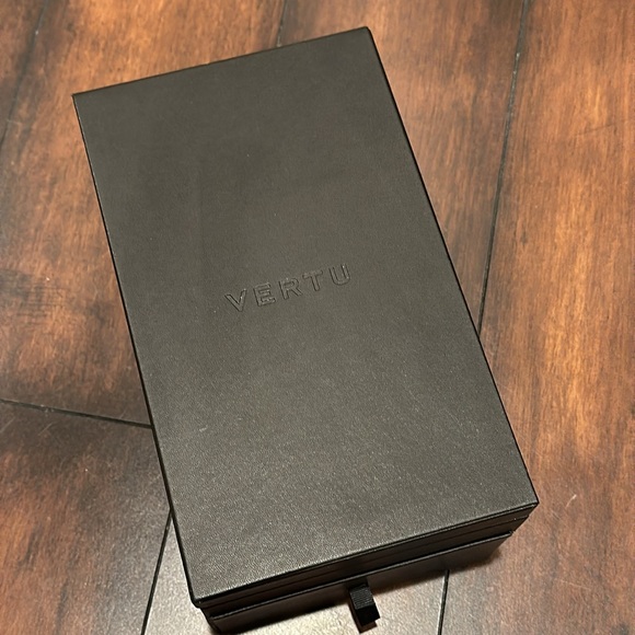 VERTU Phone Box - Picture 2 of 6